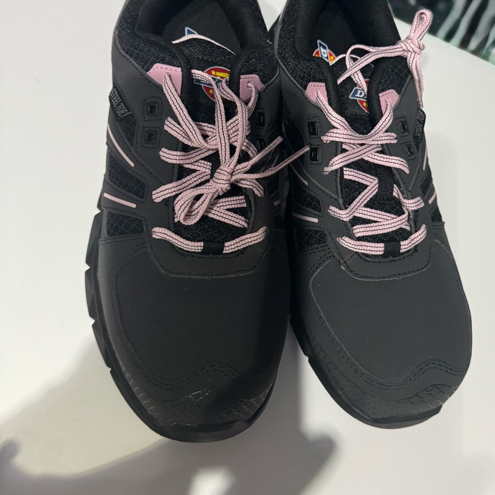 Women’s black /pink steel toe shoes